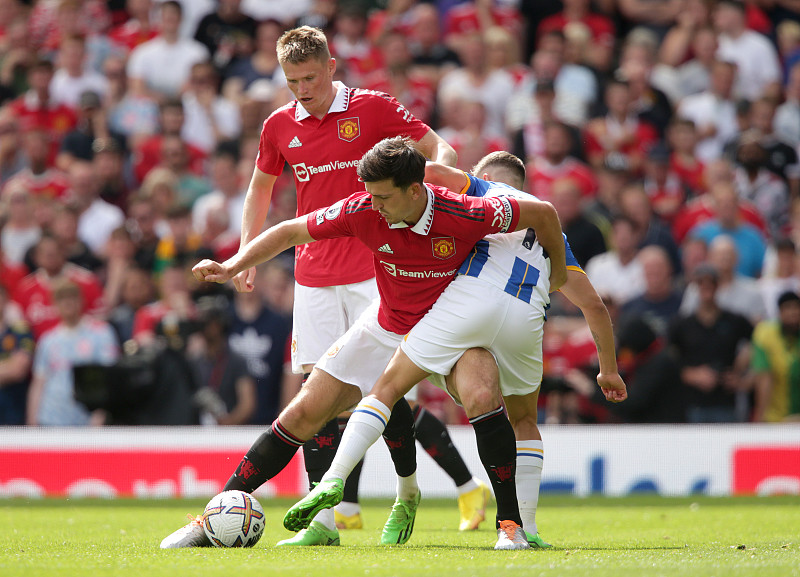  曼联防线失误连连，纽卡斯尔三球完胜红魔  